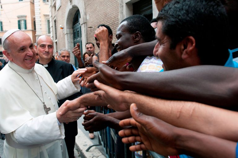 Papa Francisc încurajează Italia ‘să deschidă noi coridoare umanitare’ pentru refugiaţi