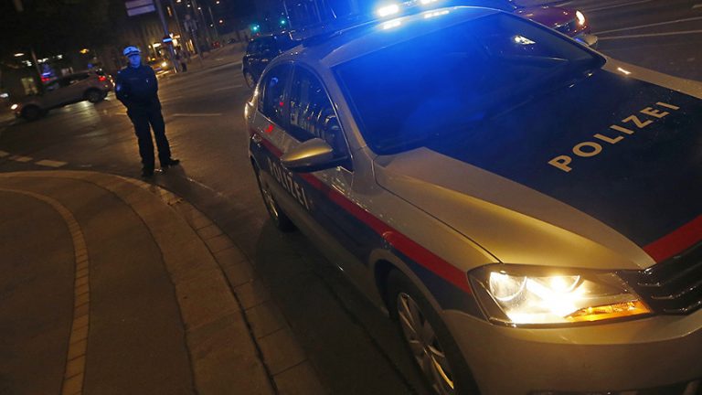 Un român din Austria și-a înjunghiat mortal soția, aparent din cauza geloziei