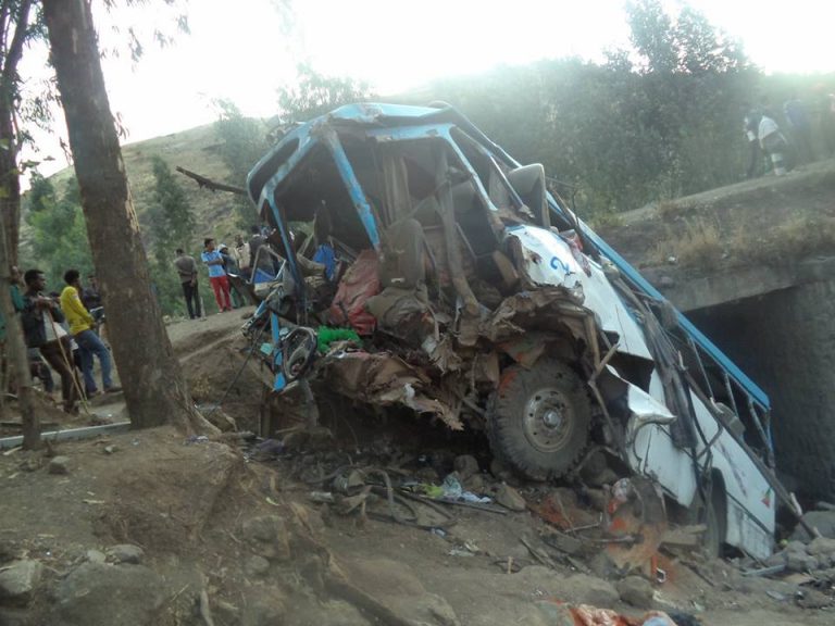 CARNAGIU pe o şosea din nordul Etiopiei. Cel puţin 38 de oameni au murit – FOTO