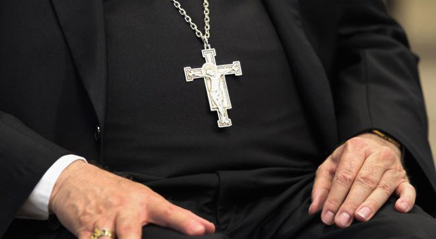 Biserica Catolică americană dezvăluie numele a 300 de preoţi pedofili