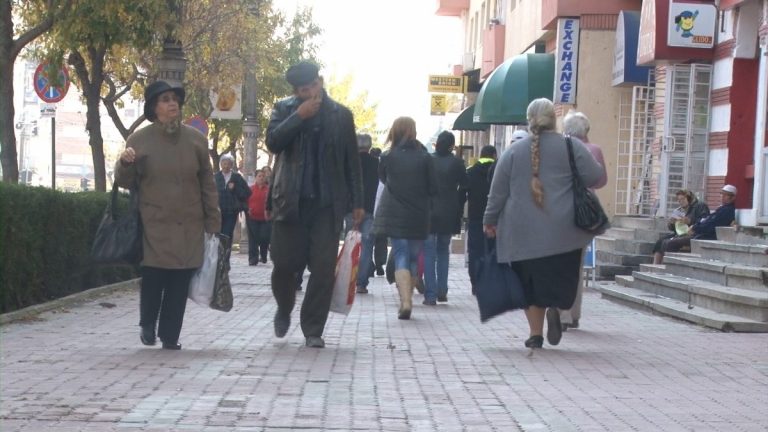 Femeile din R. Moldova trăiesc mai mult decât bărbații