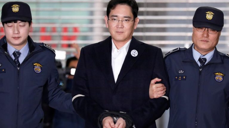 Moştenitorul imperiului Samsung revine în faţa justiţiei sud-coreene