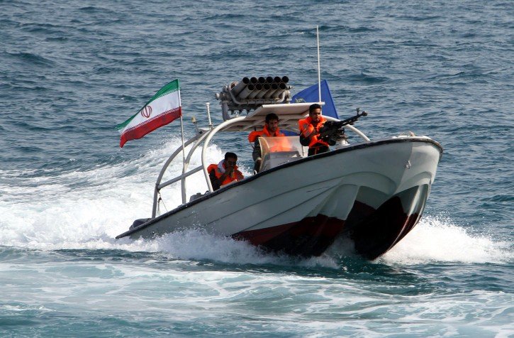 Iranul ‘îşi încordează muşchii’ în Golful Persic