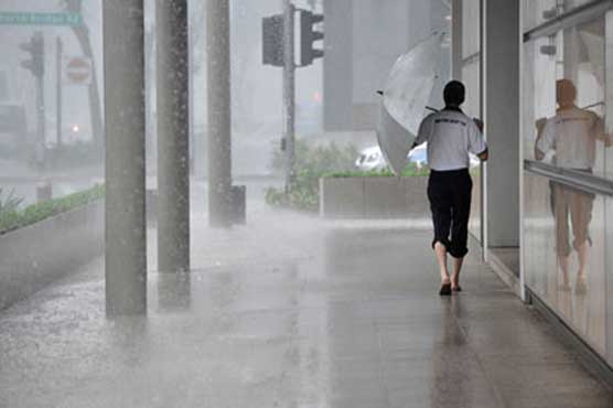 Ploile torenţiale fac PRĂPĂD în Japonia. O persoană a murit şi peste 800 au fost EVACUATE
