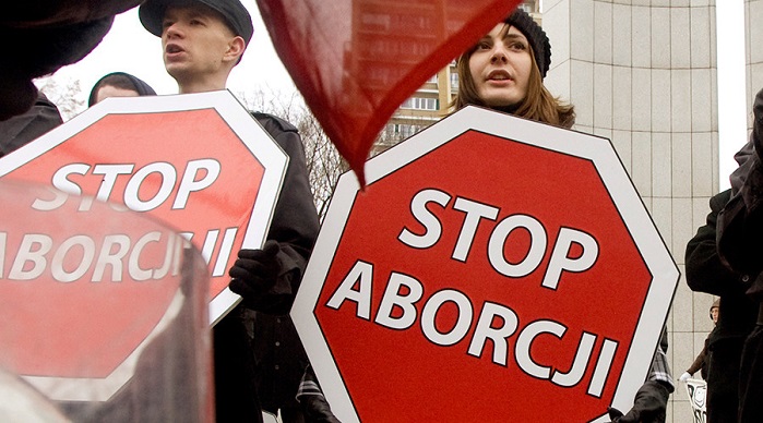 Polonia este pusă iar la colţ din cauza unei legi care interzice avortul