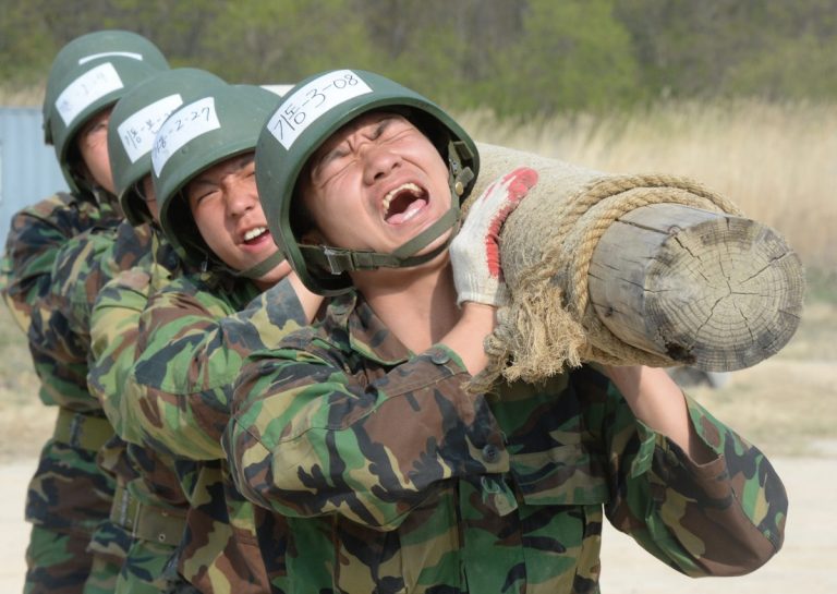 Coreea de Sud scade numărul generalilor şi reduce durata serviciului militar