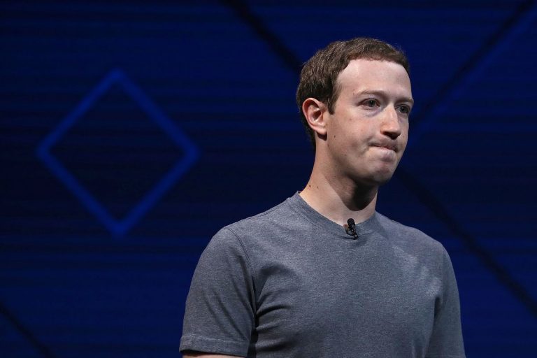 Mark Zuckerberg şi-a asumat răspunderea faţă de erorile Facebook în timpul audierii în Congresul SUA