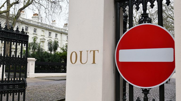 Ambasada Rusiei la Londra denunță lipsa de informaţii din partea britanicilor