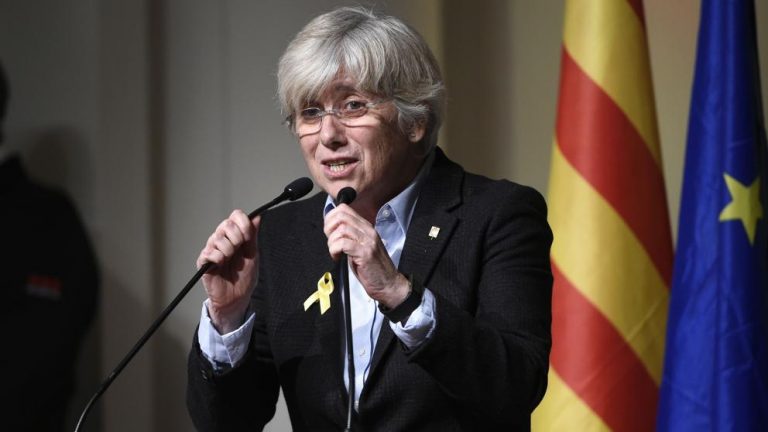 Separatista catalană şi eurodeputata Clara Ponsati, ARESTATĂ după ce a revenit în Spania