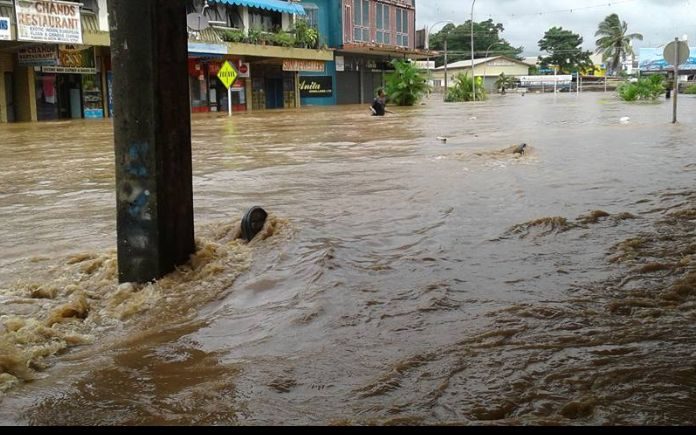 Un ciclon puternic a devastat Fiji! Un mort și cinci dispăruți