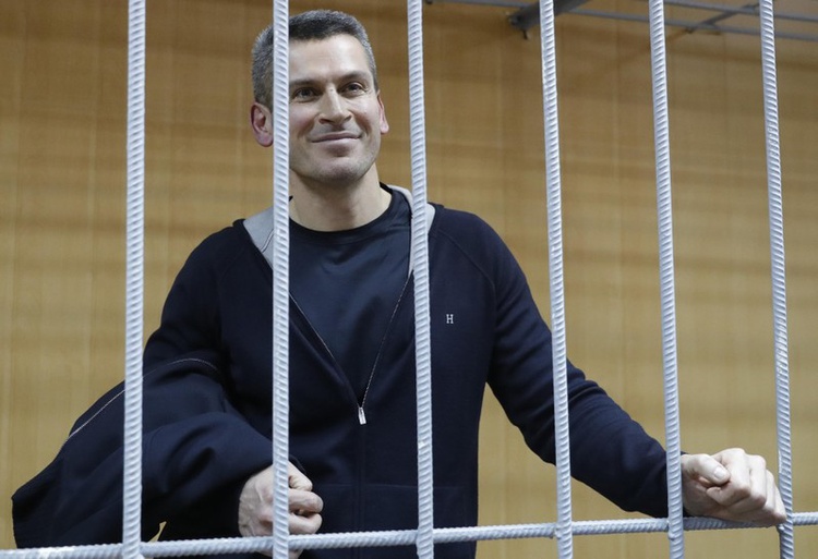 Un oligarh rus a fost arestat pentru deturnare de fonduri. Reacţia Kremlinului nu se lasă aşteptată
