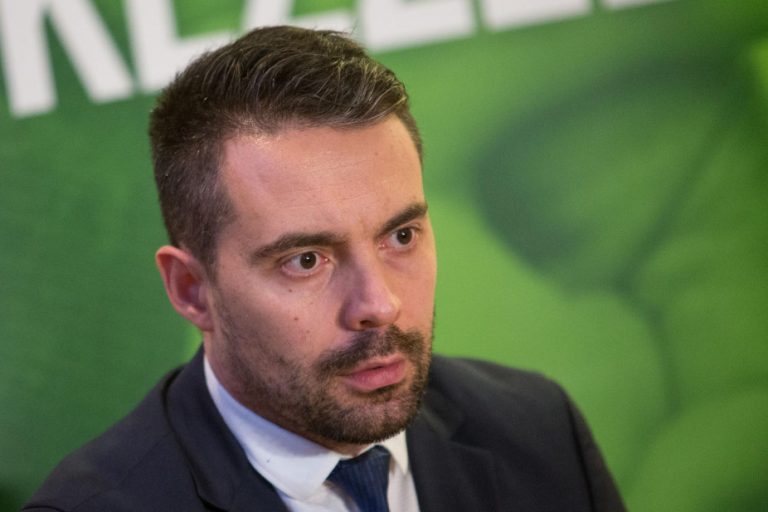 Liderul naţionaliştilor maghiari renunţă şi la fotoliul de parlamentar