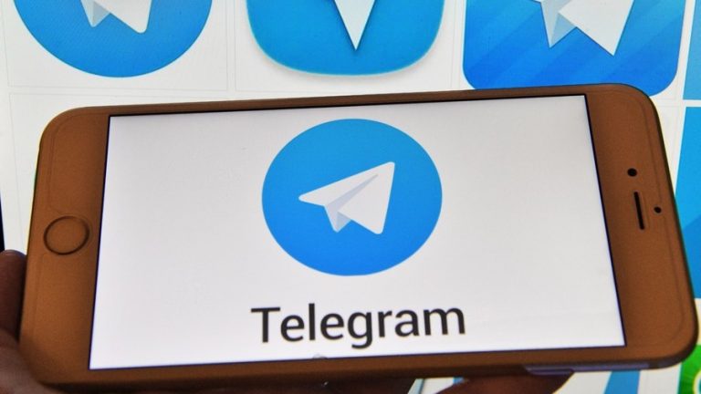 Serviciul de mesagerie Telegram a fost amendat în Rusia, deşi este folosit intens inclusiv de Kremlin