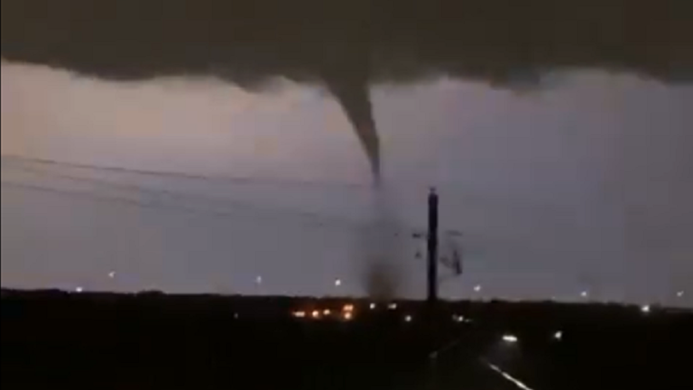 VIDEO – O tornadă a măturat un oraşul american Nashville. Cel puțin doi morți și zeci de clădiri avariate