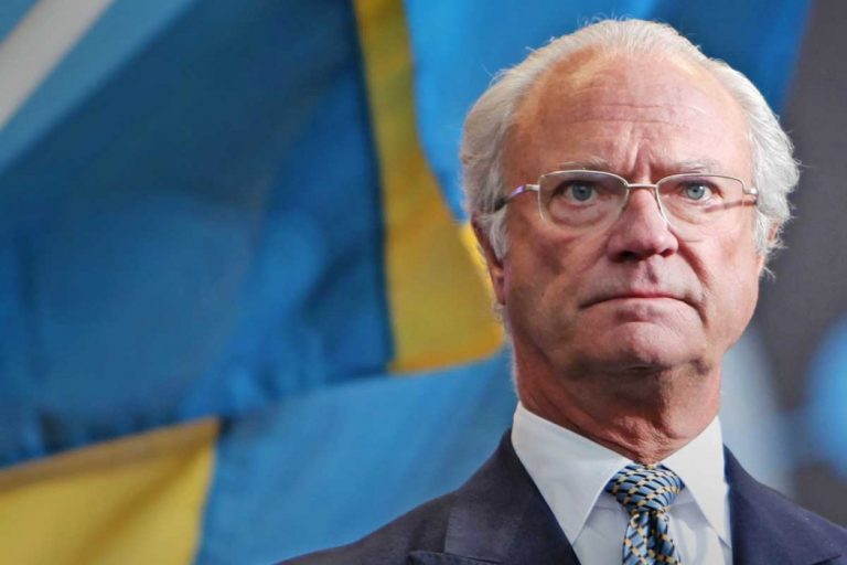 Regele Carl al XVI-lea Gustaf ia atitudine faţă de scandalul sexual din sânul Academiei Suedeze