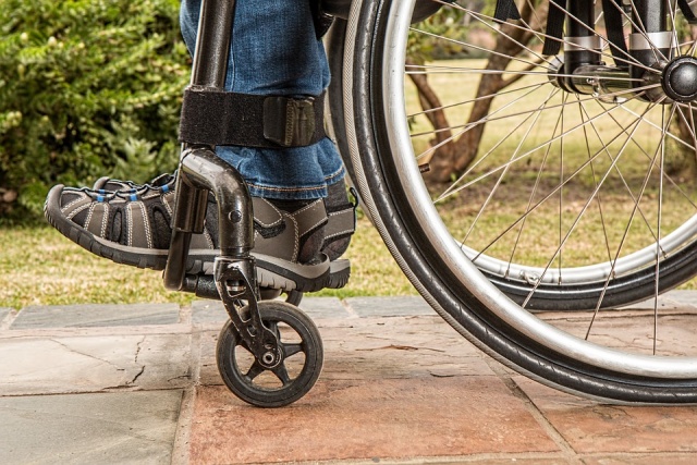 Persoanele cu dizabilităţi trebuie să fie protejate în scenariile de triaj din spitale