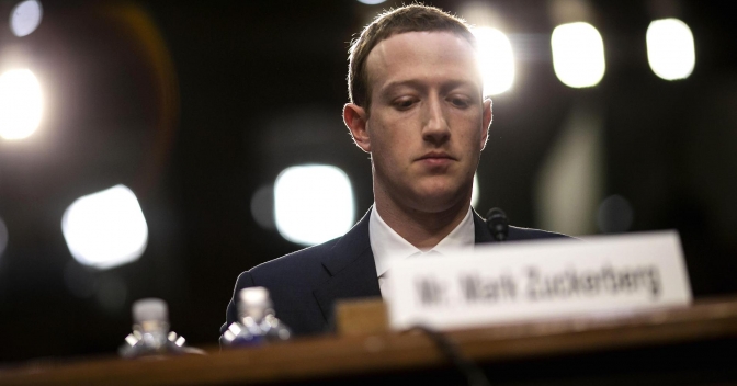 Parlamentul European îi cere lui Mark Zuckerberg să vină personal pentru a da explicaţii în cazul Facebook