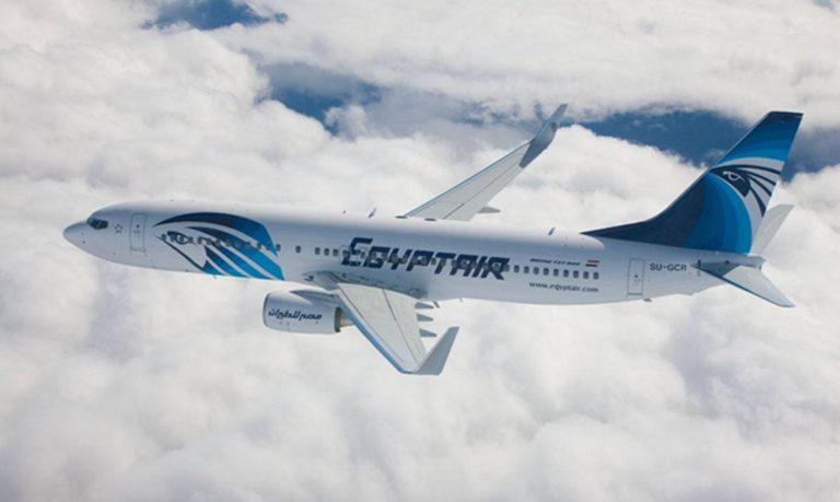 Un avion al companiei Egyptair cu destinaţia Moscova a revenit la Cairo după găsirea unui mesaj de ameninţare