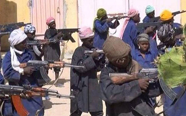 Zeci de bărbați înarmați au răpit 15 fete în sud-estul Nigeriei
