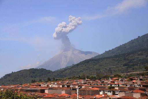 Aeroportul internaţional din capitala Guatemalei, închis ca urmare a erupţiei vulcanului Pacaya