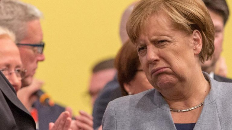 Merkel condamnă vandalismul ‘respingător’ din Stuttgart (VIDEO)