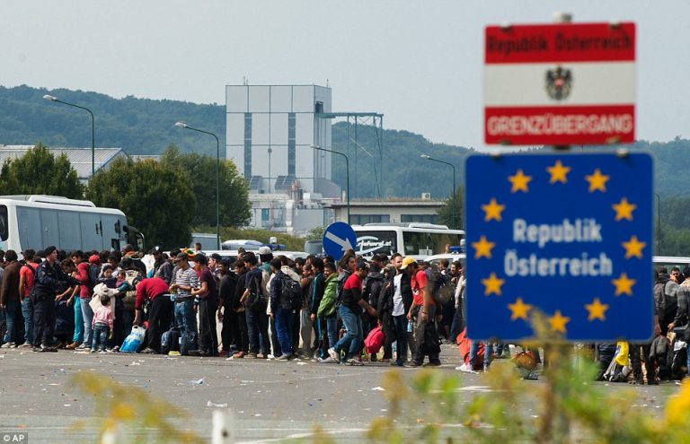 Austria le impune refugiaţilor să respecte 10 ‘porunci’