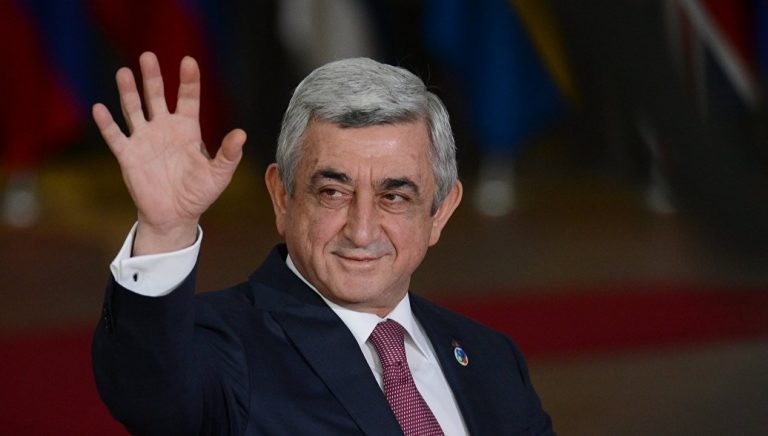 Pe fondul protestelor violente din capitală, premierul Armeniei a demisionat