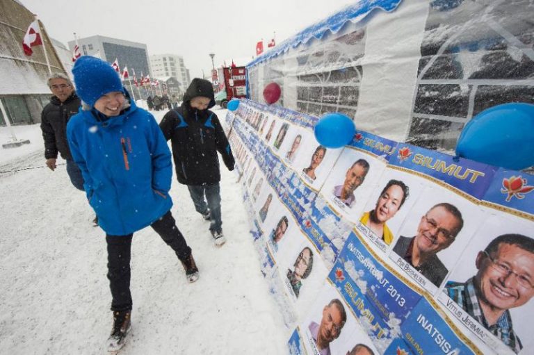 Alegeri anticipate în Groenlanda, după o campanie dominată de tema independenţei