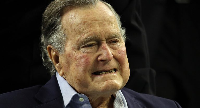 SUA : Fostul preşedinte George H.W. Bush, externat după aproape două săptămâni de spitalizare