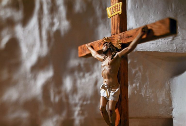 Crucea creştină, motiv de controversă aprinsă în Germania