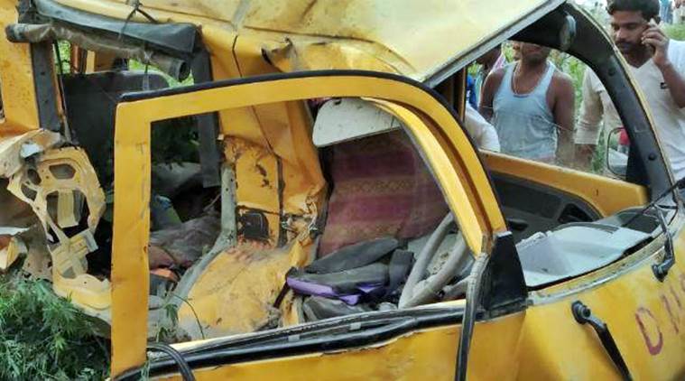 Grav accident în India: Un autobuz şcolar a fost lovit de tren. Mai mulţi copii au murit