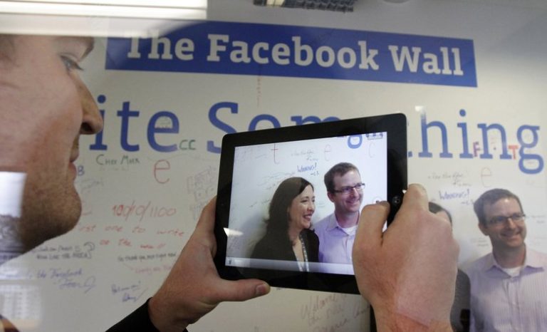 Facebook introduce noi măsuri de transparenţă pentru anunţurile publicitare