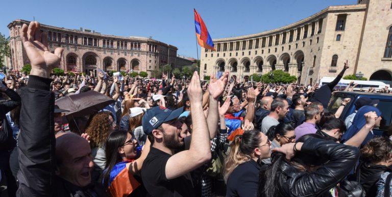 Sprijin masiv pe străzile din Erevan pentru Nikol Pashinyan