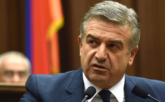 Premierul interimar armean cheamă forţele politice la negocieri