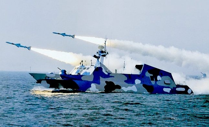 China va prezenta noile sale nave şi submarine militare în timpul defilării navale de ziua Marinei