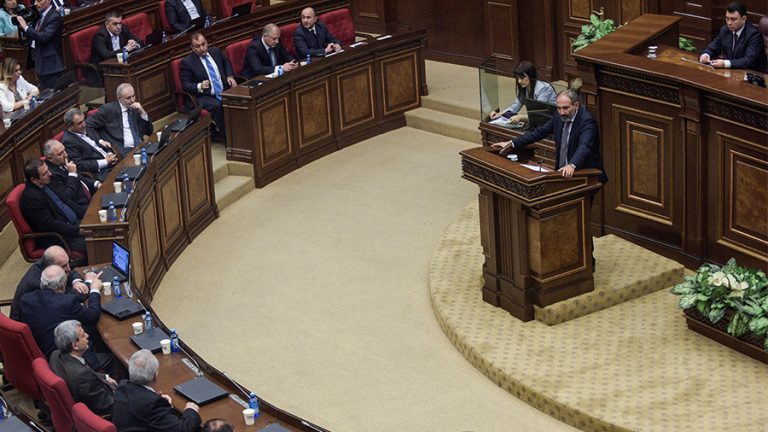 Liderul opoziţiei din Armenia a fost ales prim-ministru