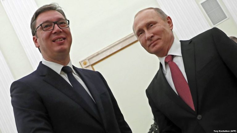 Preşedintele Serbiei îl asigură pe Putin că ţara sa îşi va păstra neutralitatea militară