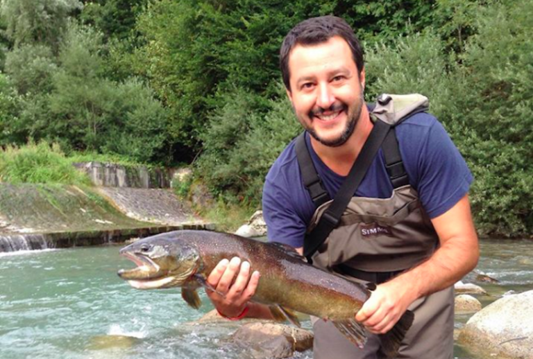 După ce a pierdut alegerile din Emilia-Romagna, Salvini se apucă de pescuit
