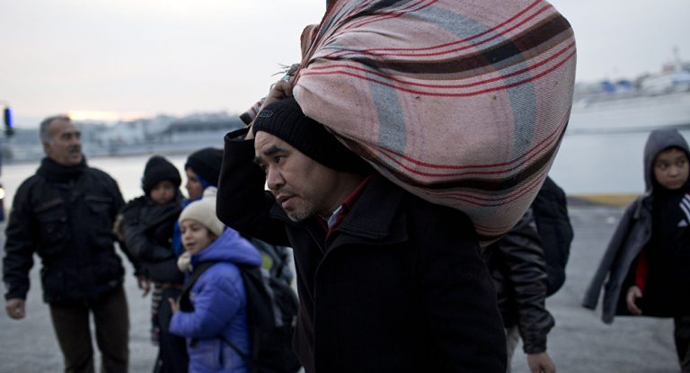Refugiaţii blocaţi în Bosnia caută rute ocolitoare prin România și Ungaria (EFE)