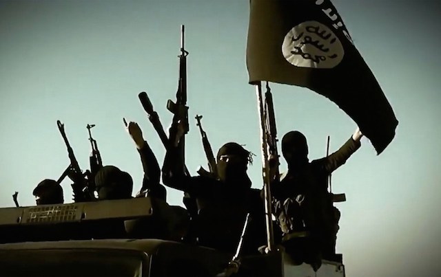 ISIS moare dar nu se predă. Jihadiştii au ucis cel puţin 20 de militanţi proregim în Siria