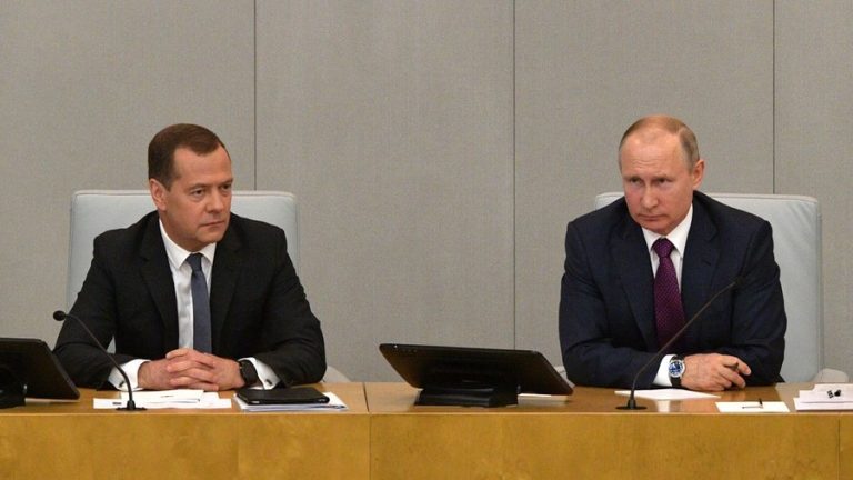 Guvern fără surprize la Moscova. Putin a acceptat lista lui Medvedev