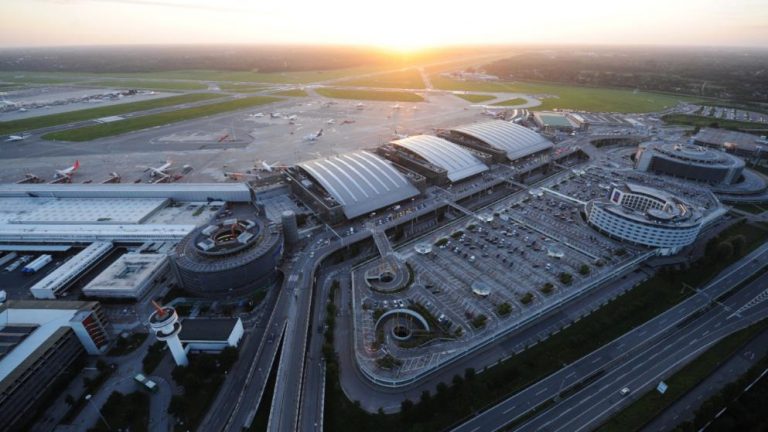 Aeroportul din Hamburg a fost redeschis