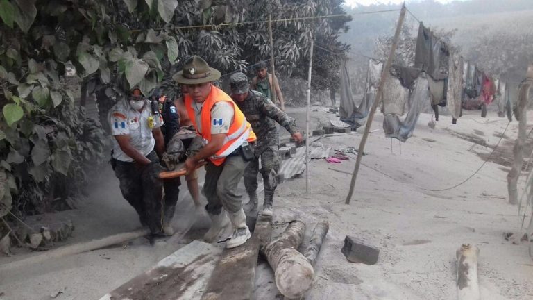 Guatemala: Materii piroclastice continuă să fie expulzate de Vulcanul Fuego