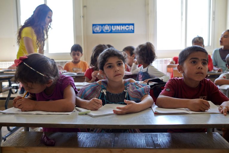 Se simte pacea în Siria? Peste patru milioane de copii încep noul an şcolar