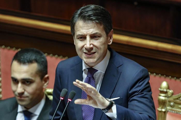 După dezbateri tensionate, noul premier italian a primit votul de încredere al Senatului