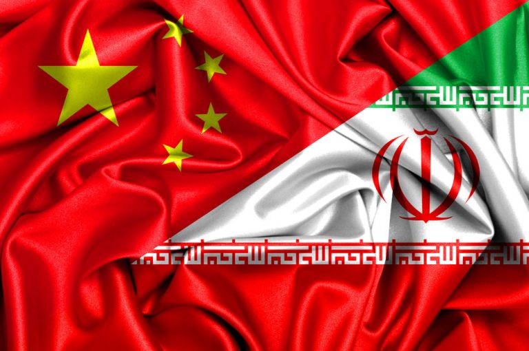 Iranul şi China au semnat un acord de cooperare strategică şi comercială pentru 25 de ani