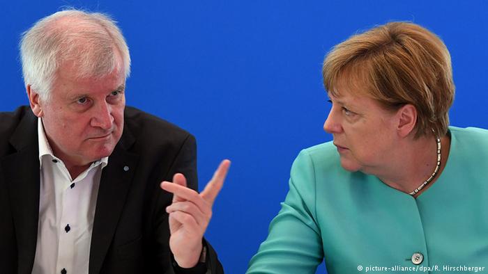 Guvernul lui Merkel se clatină din cauza conflictului intern iscat de reforma politicii de azil