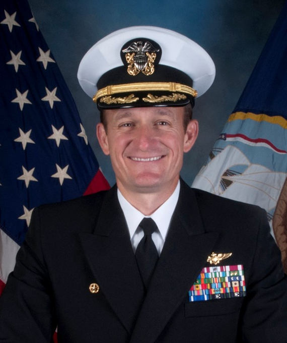 Presiuni pentru reintegrarea comandantului revocat al USS Theodore Roosevelt