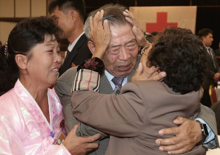Phenianul şi Seulul au convenit să reia reuniunile familiilor despărţite de Războiul Coreei