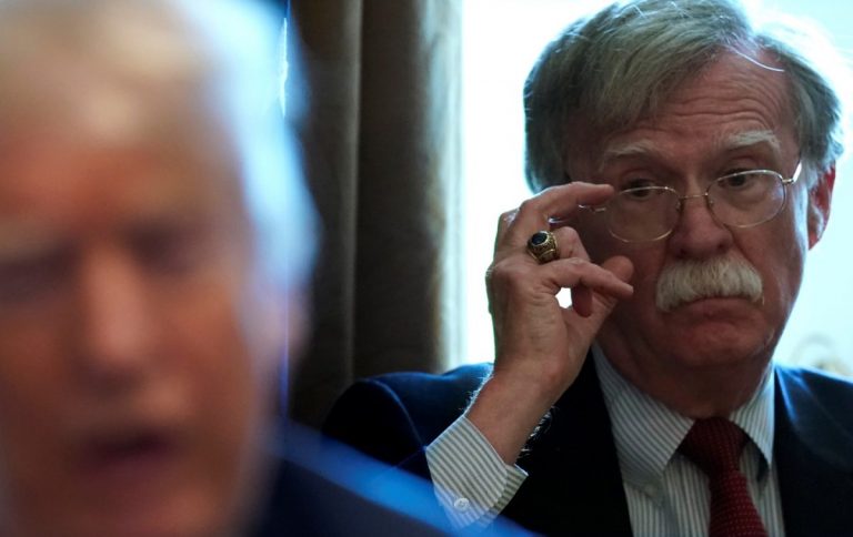 Donald Trump afirmă că John Bolton este ‘mincinos’